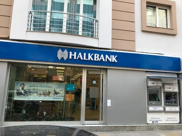 Halkbank Küçükçekmece Şubesi — Bankalar, Küçükçekmece · fotoğraf 1