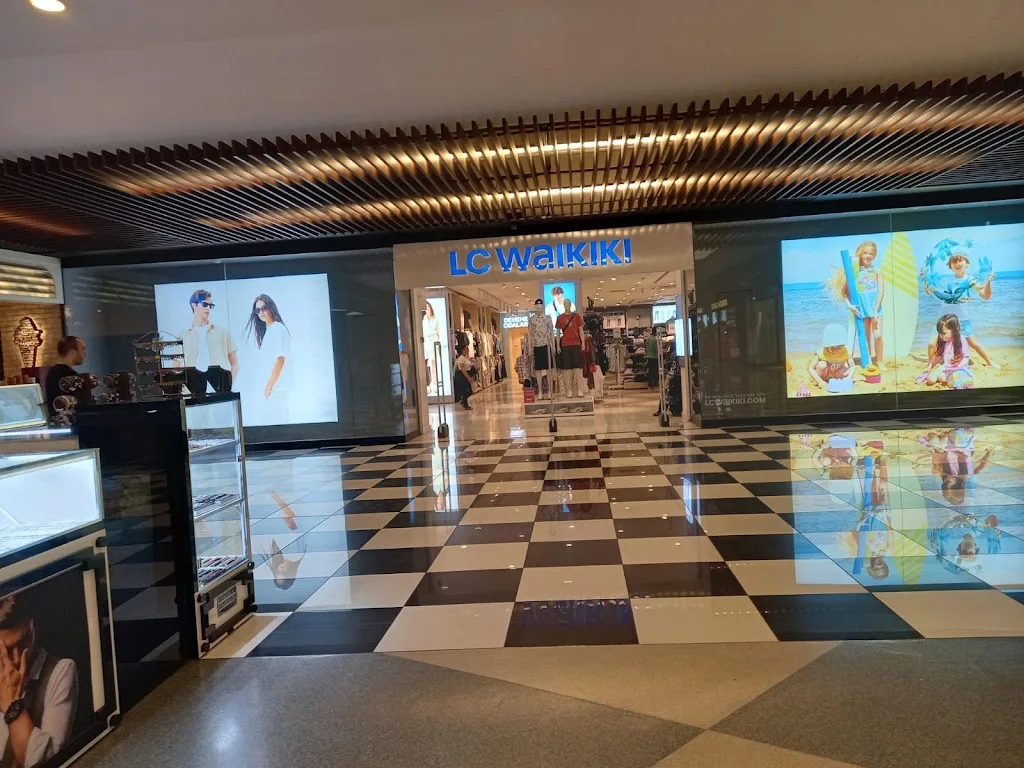 LC WAIKIKI — Kadın Giyim, Merkez · fotoğraf 1