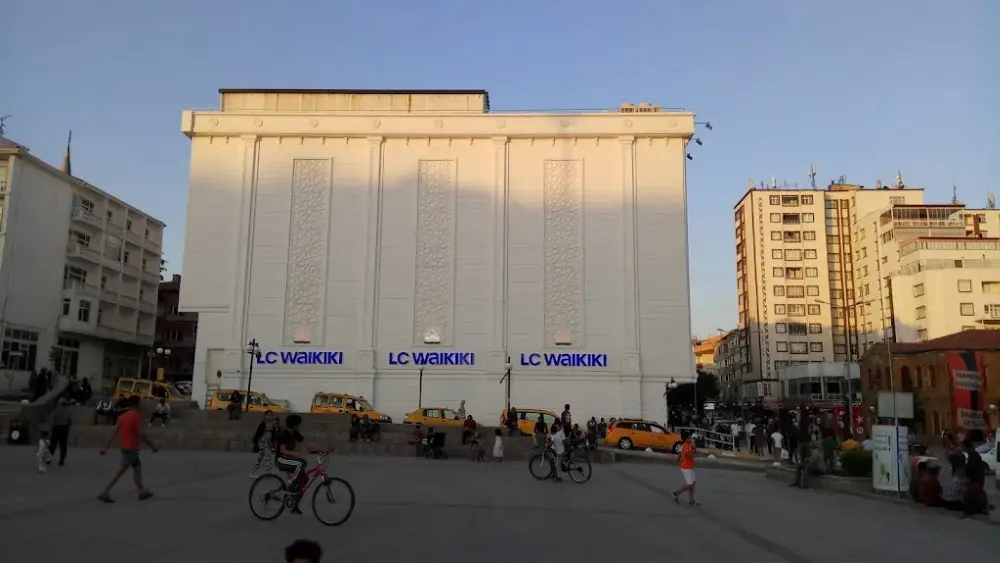 LC WAIKIKI Merkez Yozgat — Erkek Giyim, Merkez · fotoğraf 3