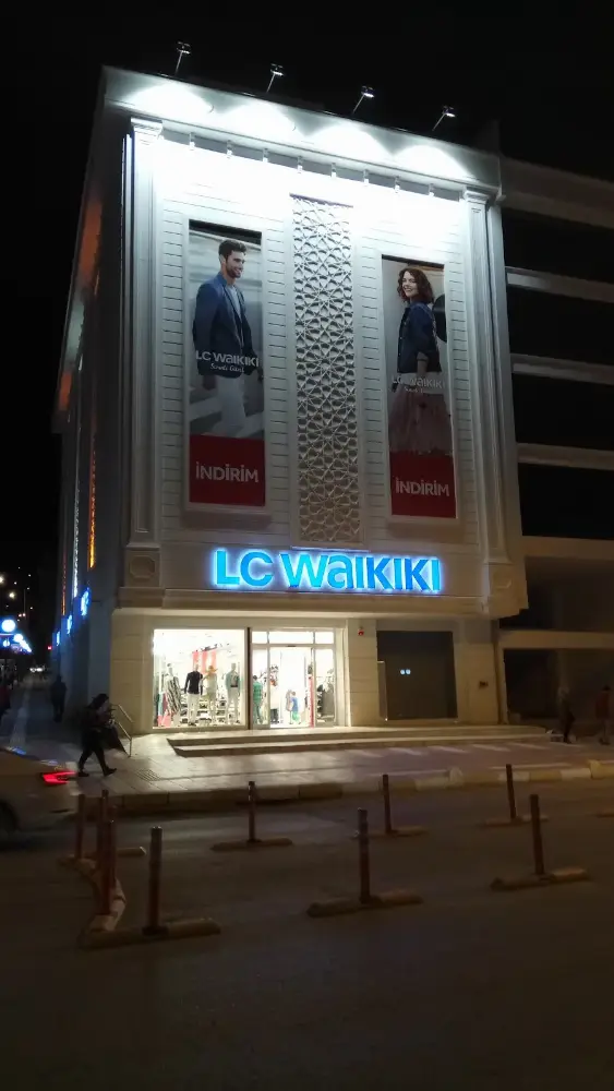 LC WAIKIKI Merkez Yozgat — Erkek Giyim, Merkez · fotoğraf 4