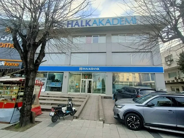Halkbank Sefaköy Şubesi — Bankalar, Küçükçekmece · fotoğraf 1