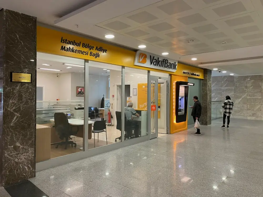 VakıfBank İstanbul Bölge Adliye Mahkemesi Bağlı Şubesi — Bankalar, Kartal · fotoğraf 2