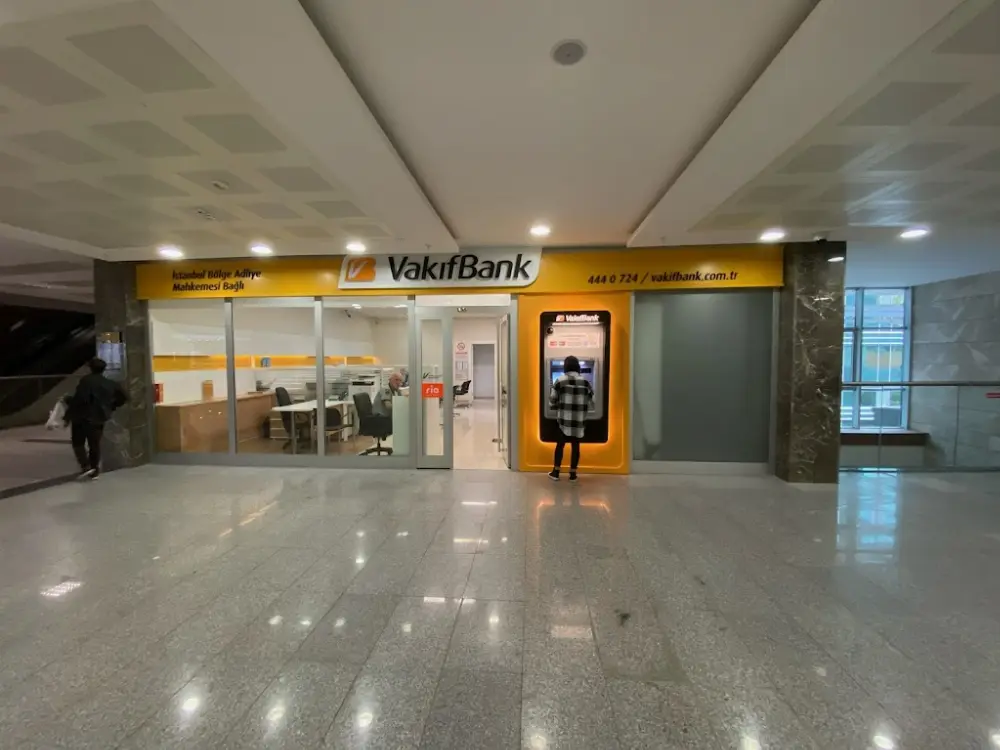 VakıfBank İstanbul Bölge Adliye Mahkemesi Bağlı Şubesi — Bankalar, Kartal · fotoğraf 3