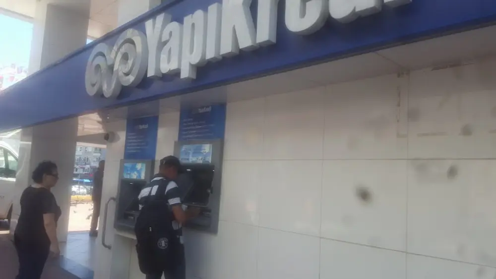 Yapı Kredi - Maltepe Şubesi — Bankalar, Maltepe · fotoğraf 2