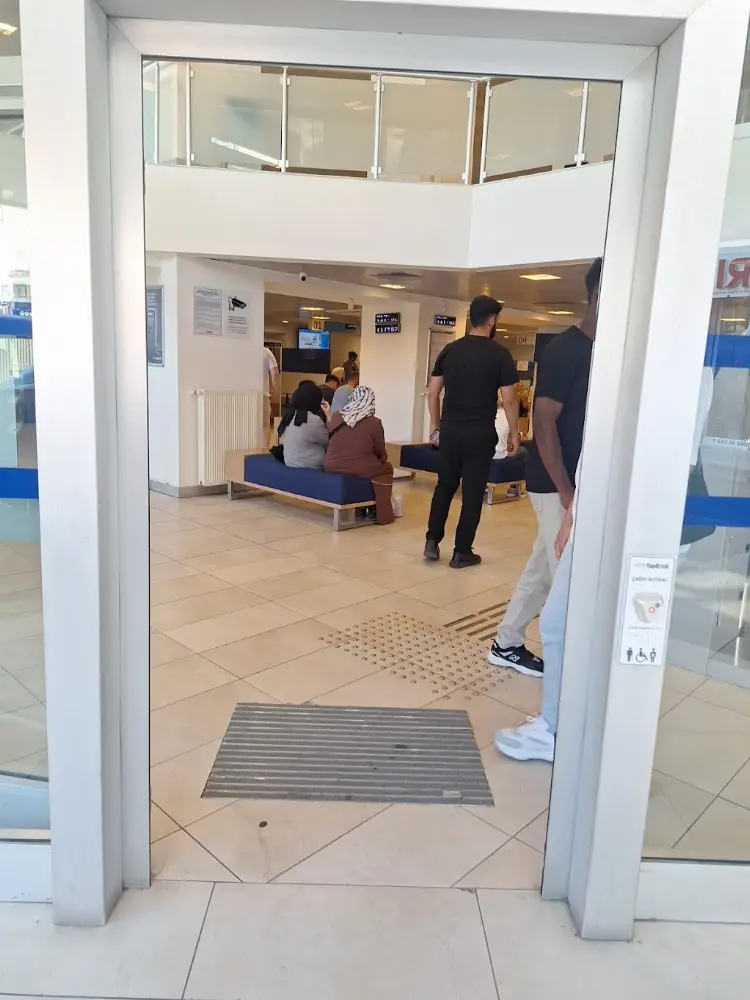 Yapı Kredi - Maltepe Şubesi — Bankalar, Maltepe · fotoğraf 3
