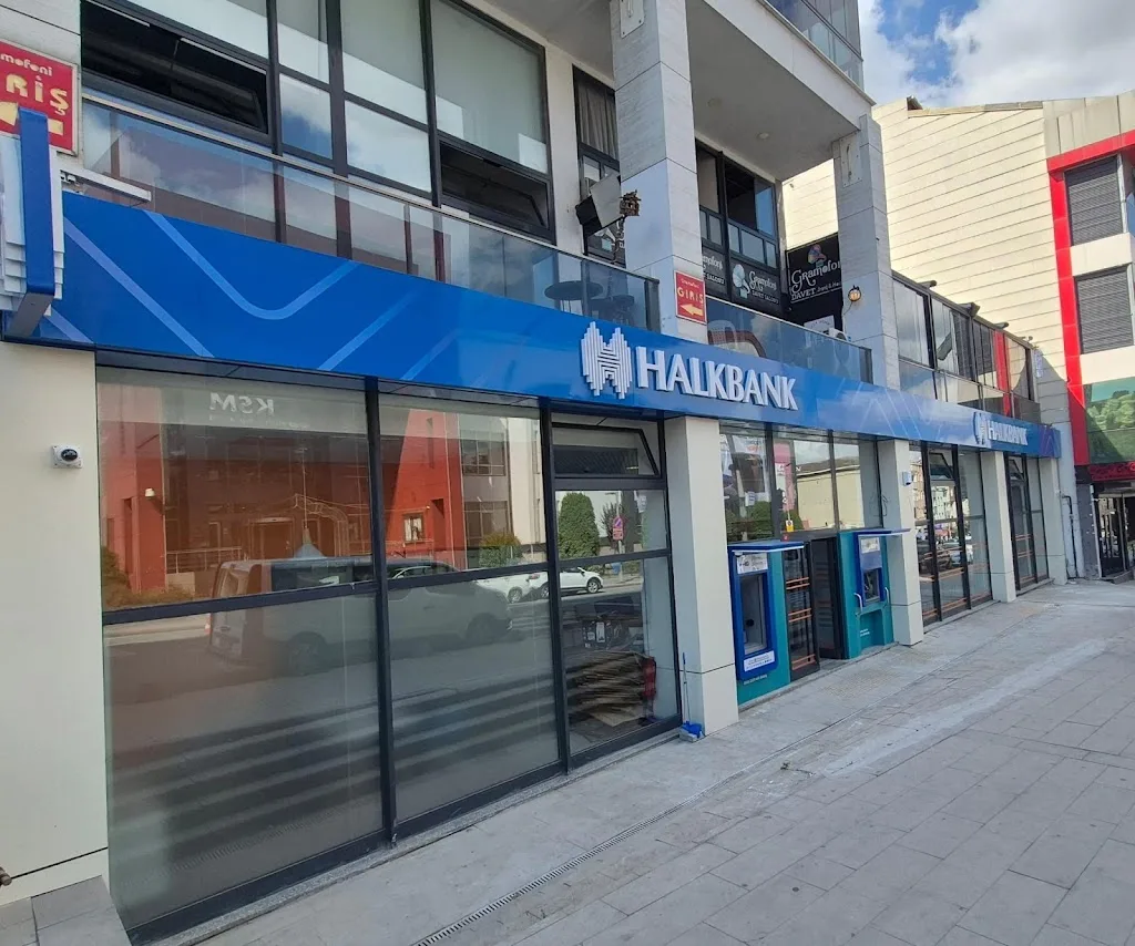 Halkbank Sefaköy İnönü Şubesi — Bankalar, Küçükçekmece · fotoğraf 1