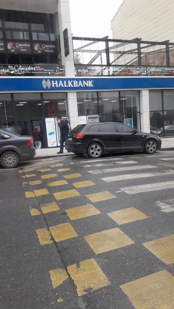 Halkbank Sefaköy İnönü Şubesi — Bankalar, Küçükçekmece · fotoğraf 2