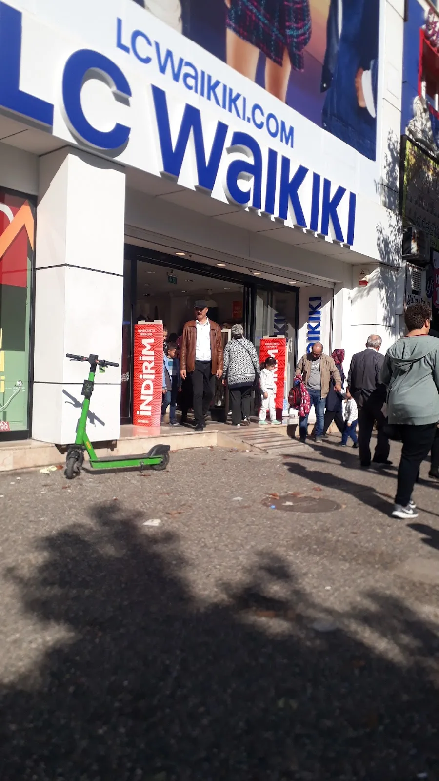 LC WAIKIKI — Kadın Giyim, Merkez · fotoğraf 1
