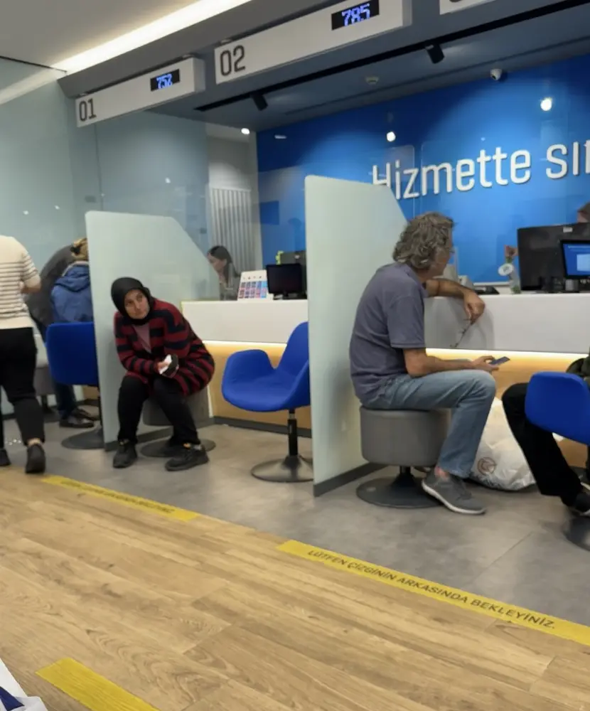 Yapı Kredi - Sefaköy Şubesi — Bankalar, Küçükçekmece · fotoğraf 3