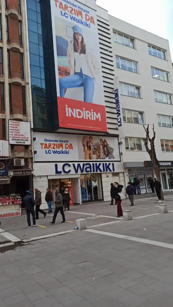 LC WAIKIKI — Kadın Giyim, Merkez · fotoğraf 4