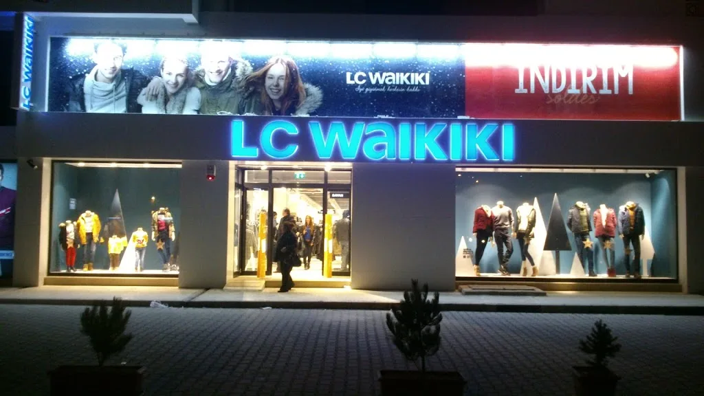 LCWaikiki — Kadın Giyim, Merkez · fotoğraf 1