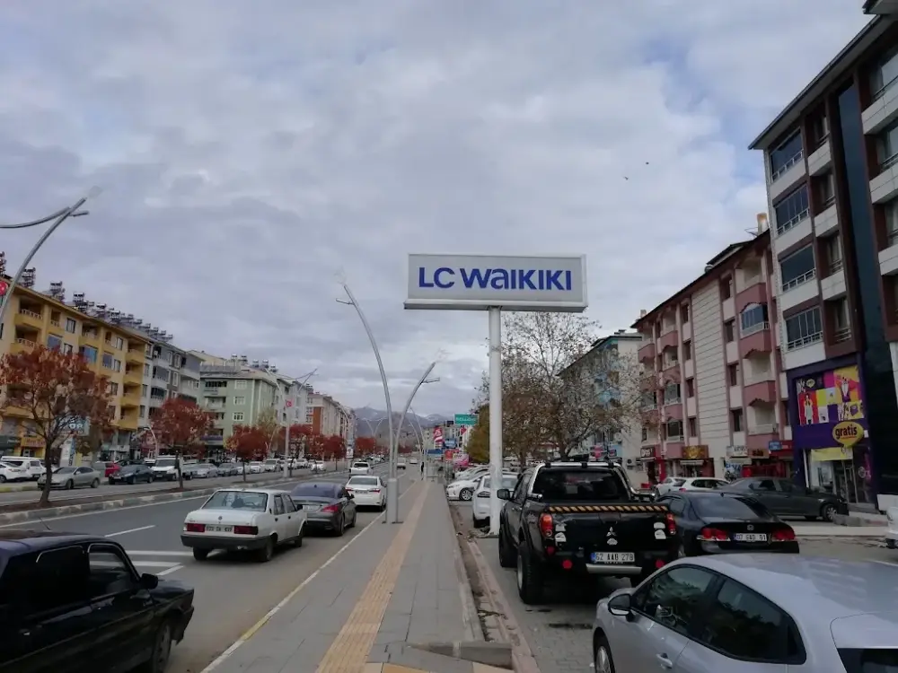 LCWaikiki — Kadın Giyim, Merkez · fotoğraf 3