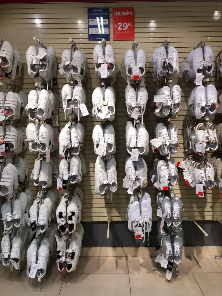 LC Waikiki — Kadın Giyim, Yomra · fotoğraf 3