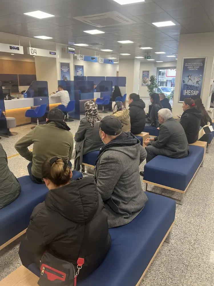 Yapı Kredi - Sarıgazi Şubesi — Bankalar, Sancaktepe · fotoğraf 3