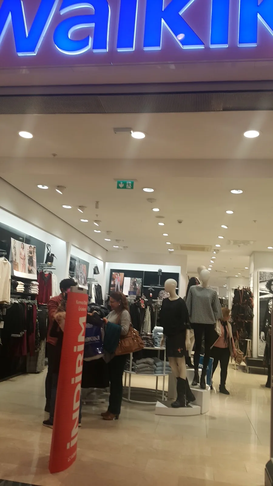 LC Waikiki — Kadın Giyim, Merkez · fotoğraf 1