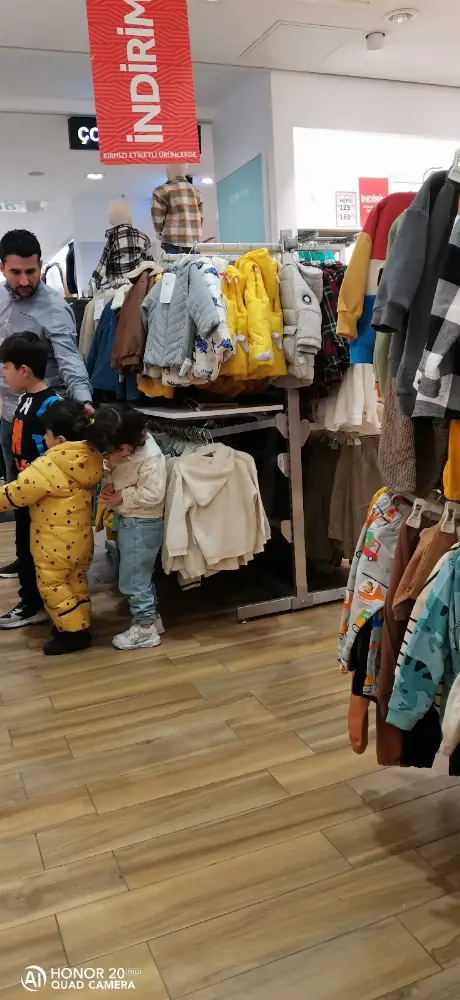 LC Waikiki — Kadın Giyim, Merkez · fotoğraf 4