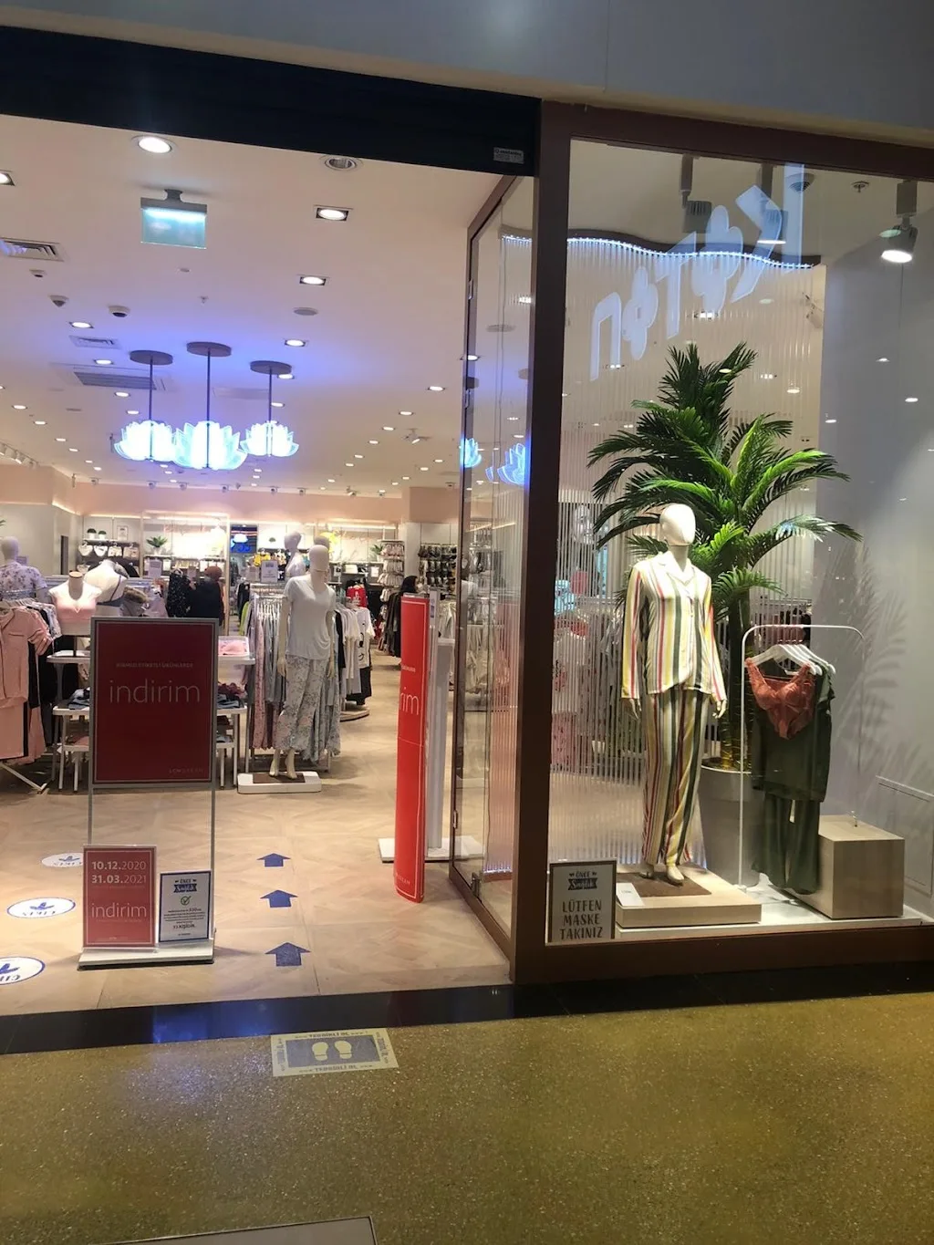 LC WAIKIKI — Kadın Giyim, Merkez · fotoğraf 1