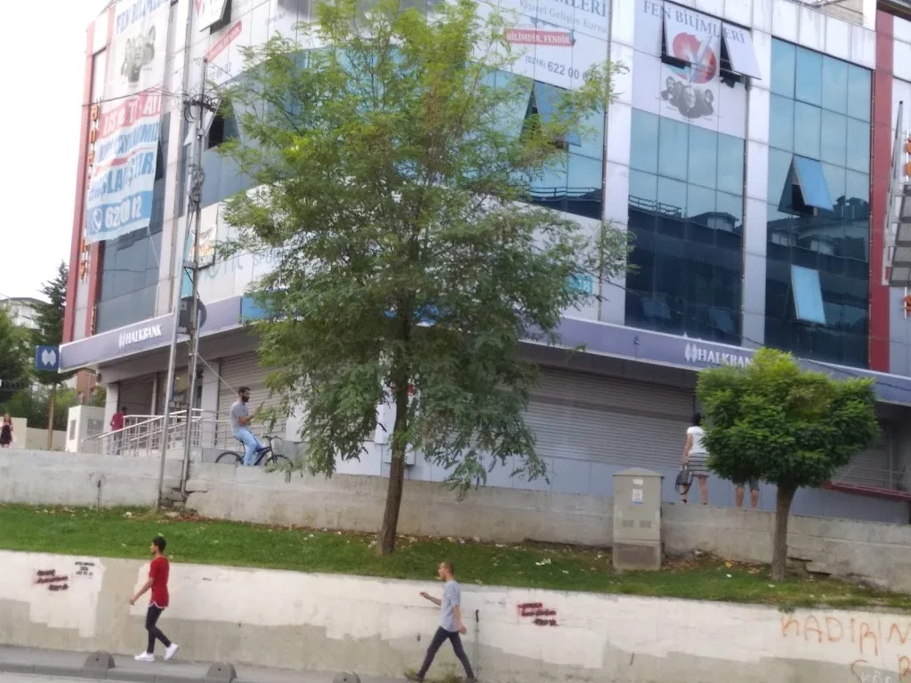 Halkbank-sarıgazi Şubesi — Bankalar, Sancaktepe · fotoğraf 1