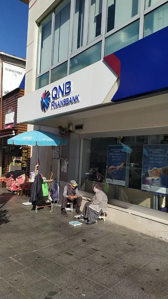 QNB Sarıyer Şubesi — Bankalar, Sarıyer · fotoğraf 2