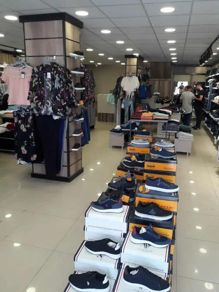 LC Waikiki — Kadın Giyim, Merkez · fotoğraf 3