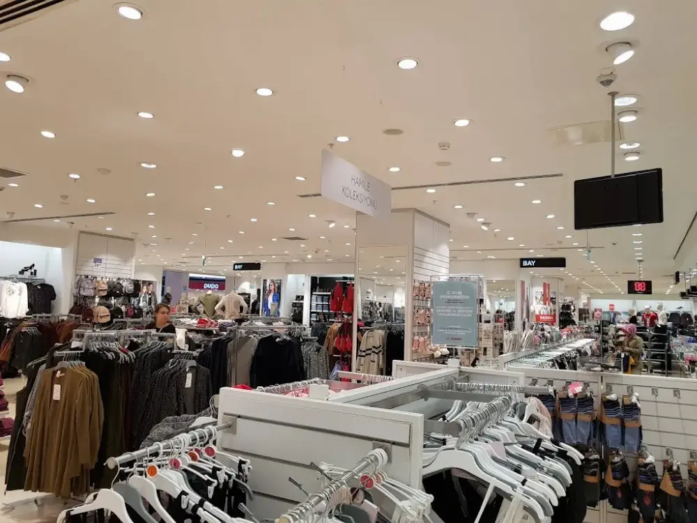 LC Waikiki Canik Lovelet Outlet Avm — Erkek Giyim, Canik · fotoğraf 2