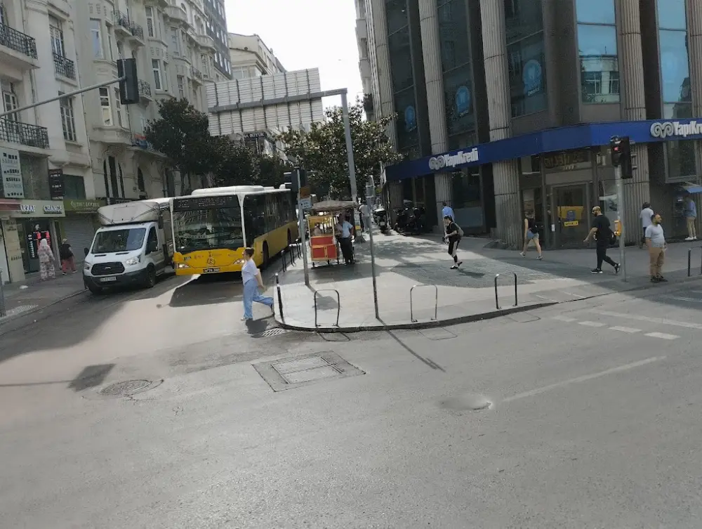 Yapı Kredi - Osmanbey Şubesi — Bankalar, Şişli · fotoğraf 3