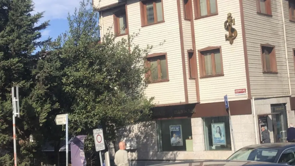 Türkiye İş Bankası Beylerbeyi/İstanbul Şubesi — Bankalar, Üsküdar · fotoğraf 3
