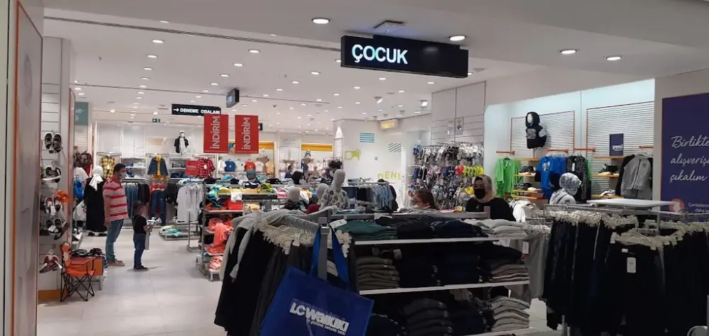 LC WAIKIKI — Kadın Giyim, Serdivan · fotoğraf 3