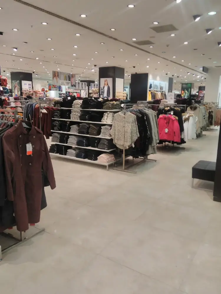 LC WAIKIKI — Kadın Giyim, Serdivan · fotoğraf 4