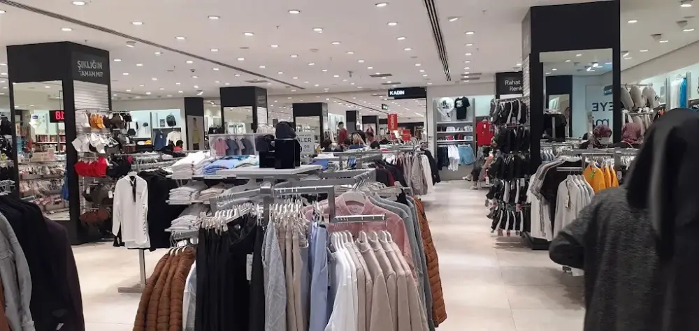 LC WAIKIKI — Kadın Giyim, Serdivan · fotoğraf 5