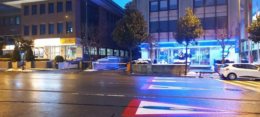 Yapı Kredi Bankası - Kısıklı Caddesi Şubesi — Bankalar, Üsküdar · fotoğraf 2