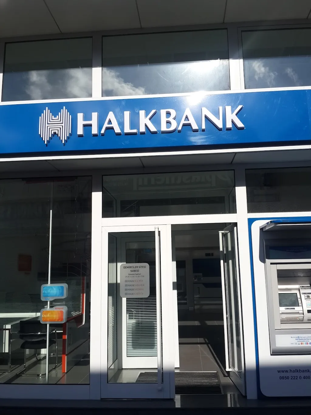 Halkbank Demirciler Sitesi Şubesi — Bankalar, Zeytinburnu · fotoğraf 1