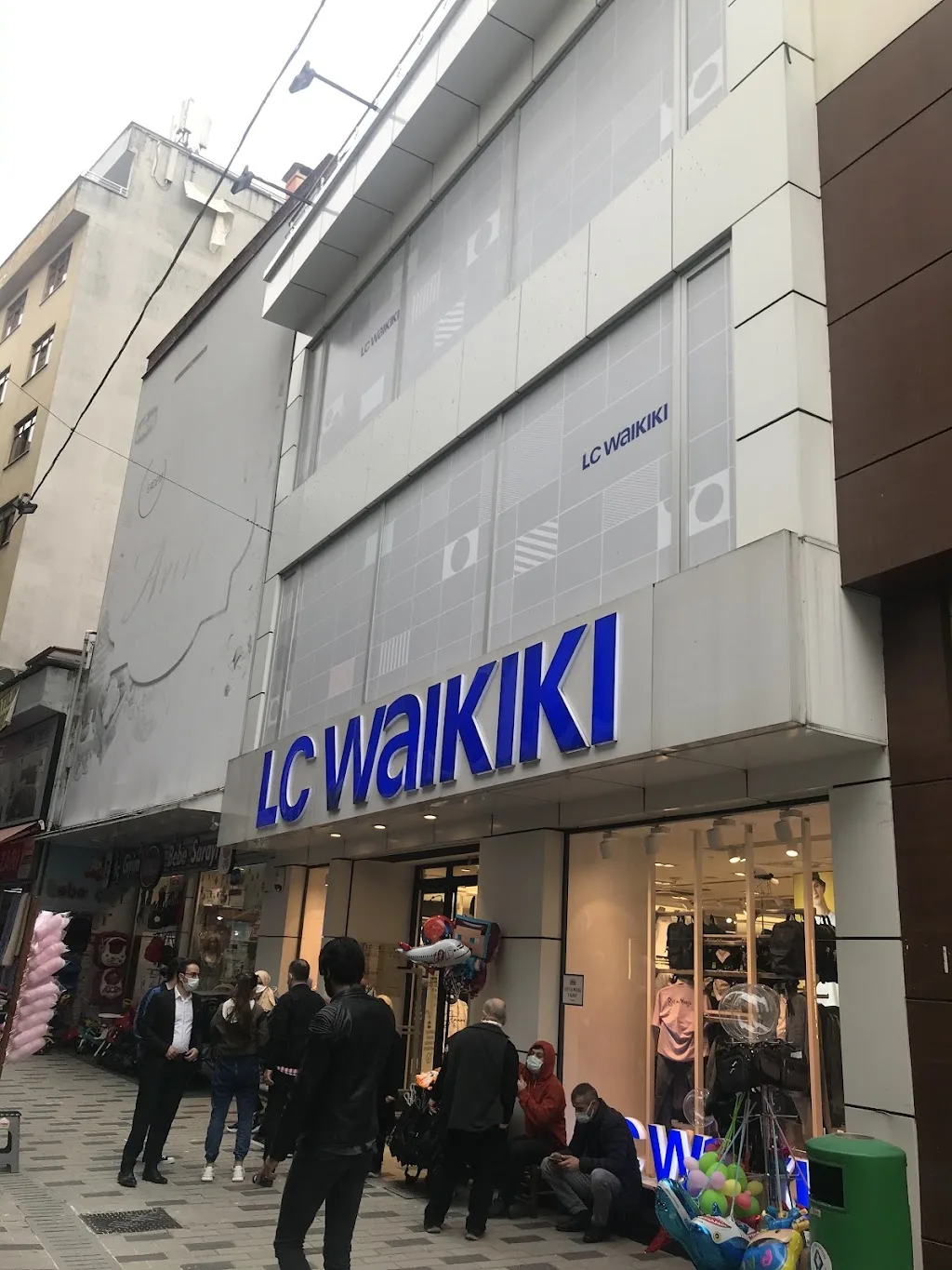 LC WAIKIKI — Kadın Giyim, Merkez · fotoğraf 1