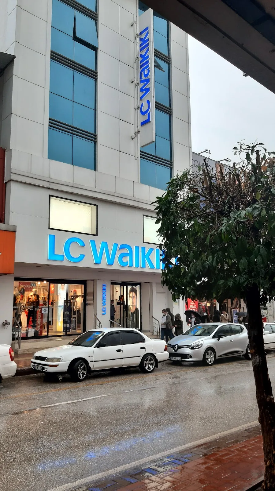 LC WAIKIKI — Kadın Giyim, Merkez · fotoğraf 1