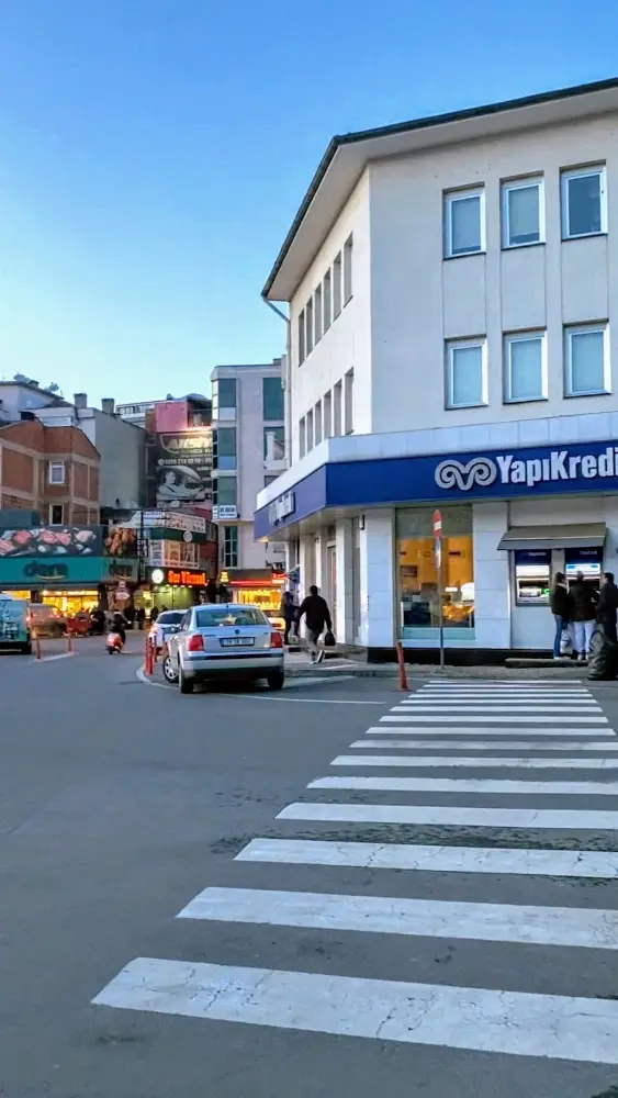 Yapı Kredi - Kırklareli Şubesi — Bankalar, Merkez · fotoğraf 2