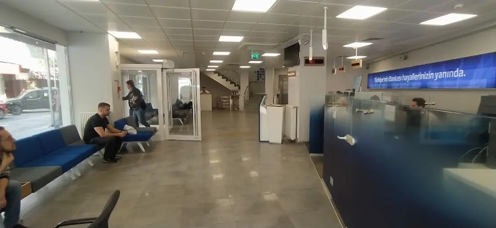 Türkiye İş Bankası Kırklareli Şubesi — Bankalar, Merkez · fotoğraf 3