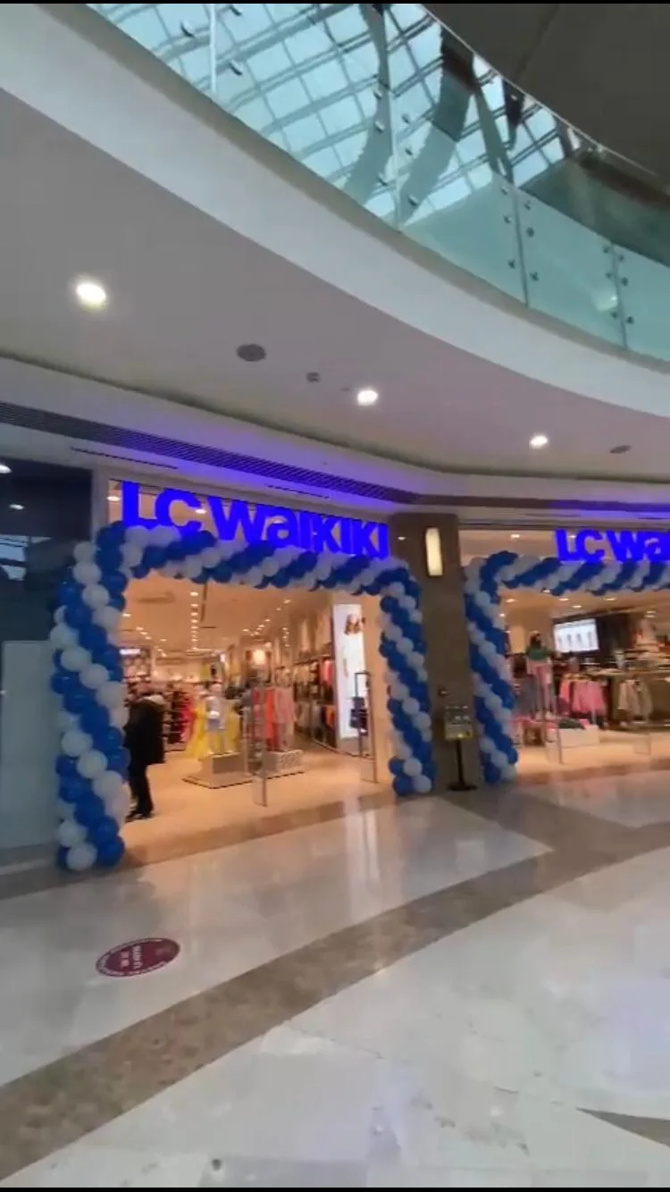 LC WAIKIKI — Kadın Giyim, Merkez · fotoğraf 1