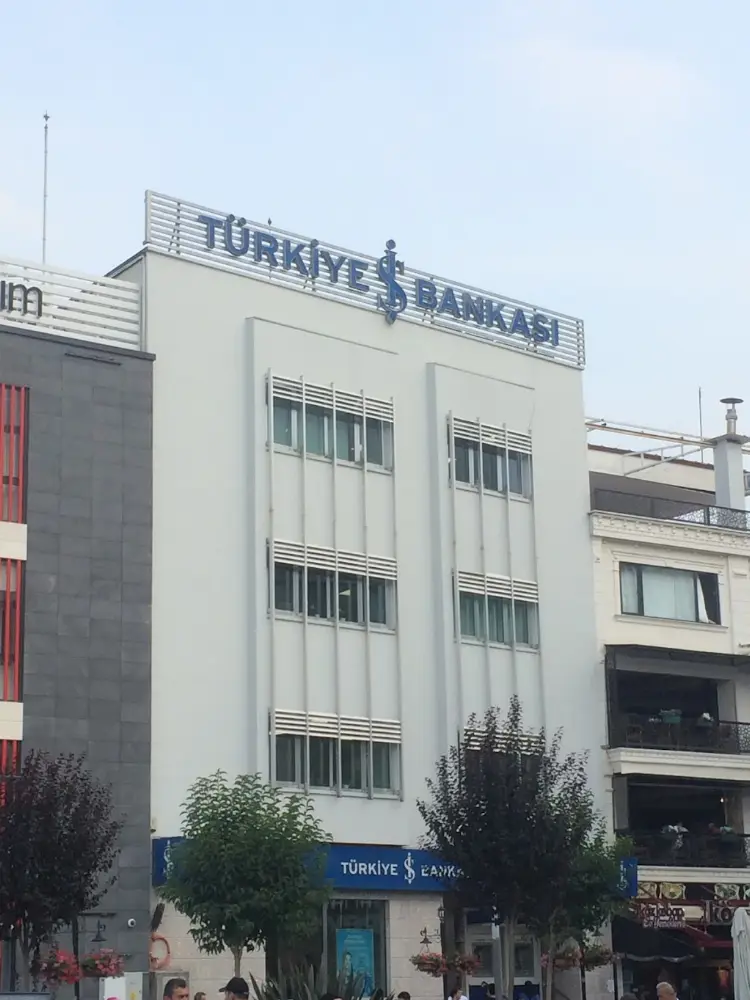 Türkiye İş Bankası Yalova Şubesi — Bankalar, Merkez · fotoğraf 2