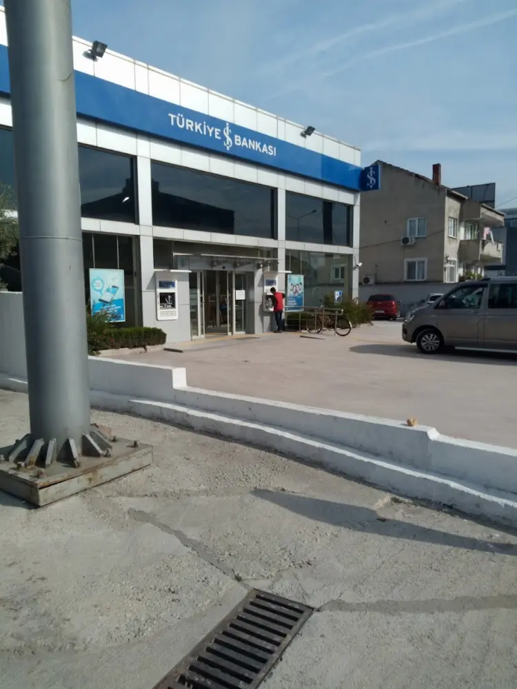 Türkiye İş Bankası Çiftlikköy/Yalova Şubesi — Bankalar · fotoğraf 2