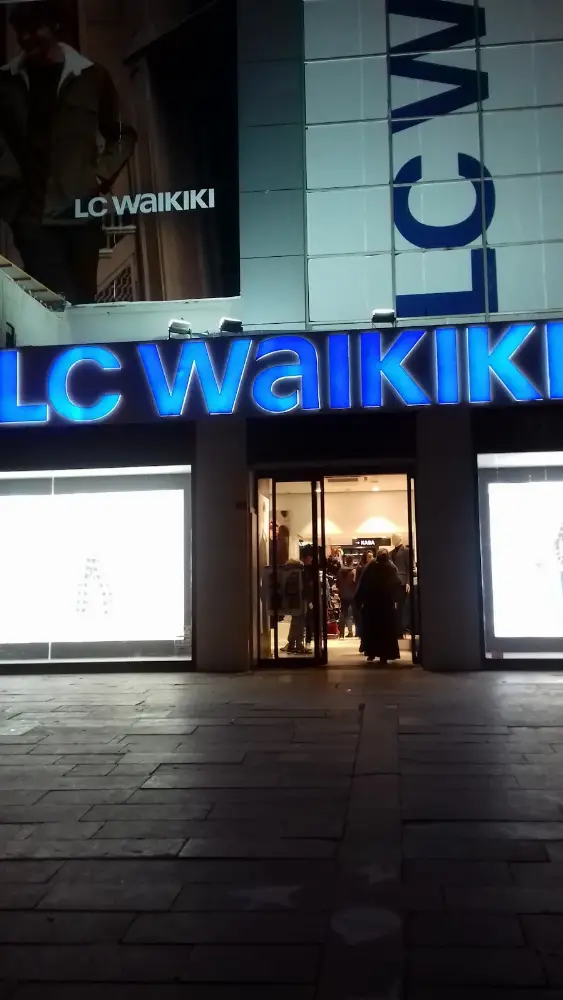 LC WAIKIKI — Kadın Giyim, Merkez · fotoğraf 3