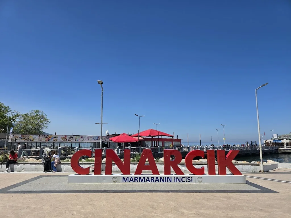 Çınarcık İskele Meydanı — Bankalar, Çınarcık · fotoğraf 1