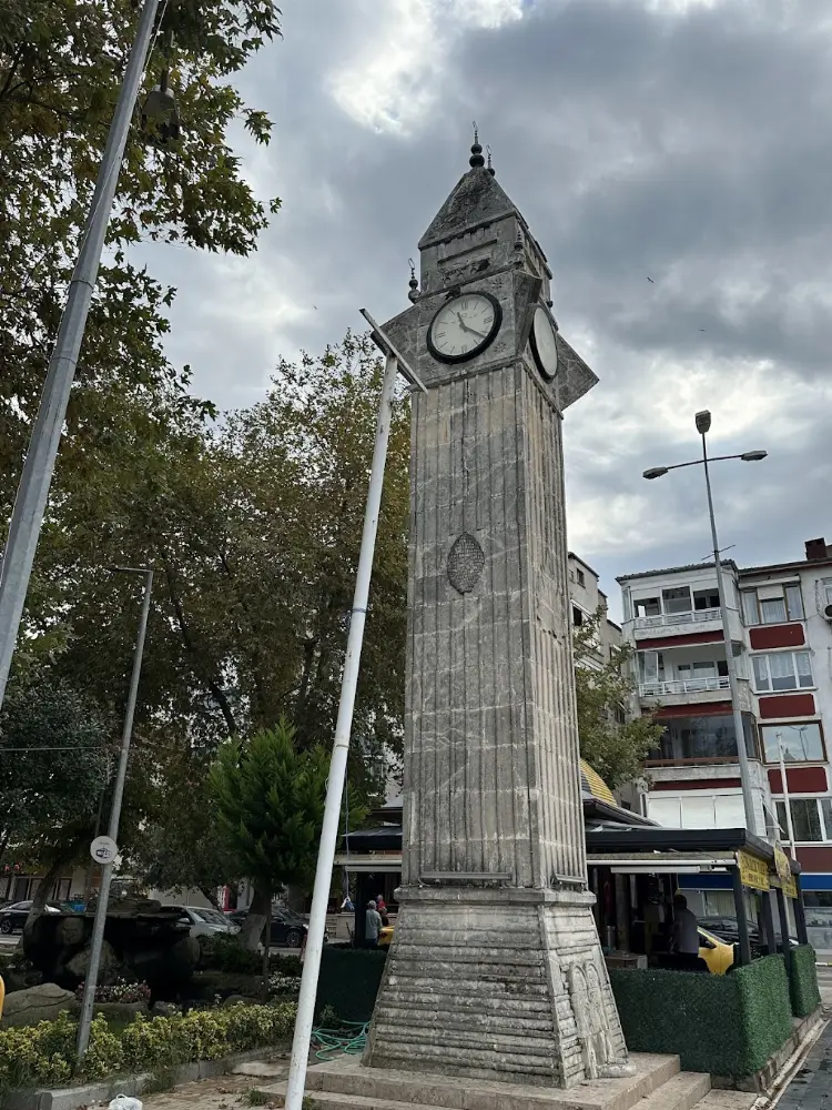 Çınarcık İskele Meydanı — Bankalar, Çınarcık · fotoğraf 2
