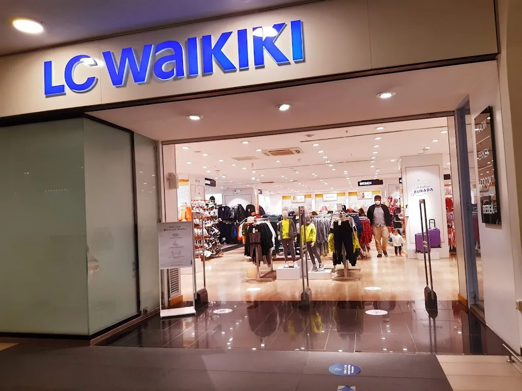 LC WAIKIKI — Kadın Giyim, Merkez · fotoğraf 1