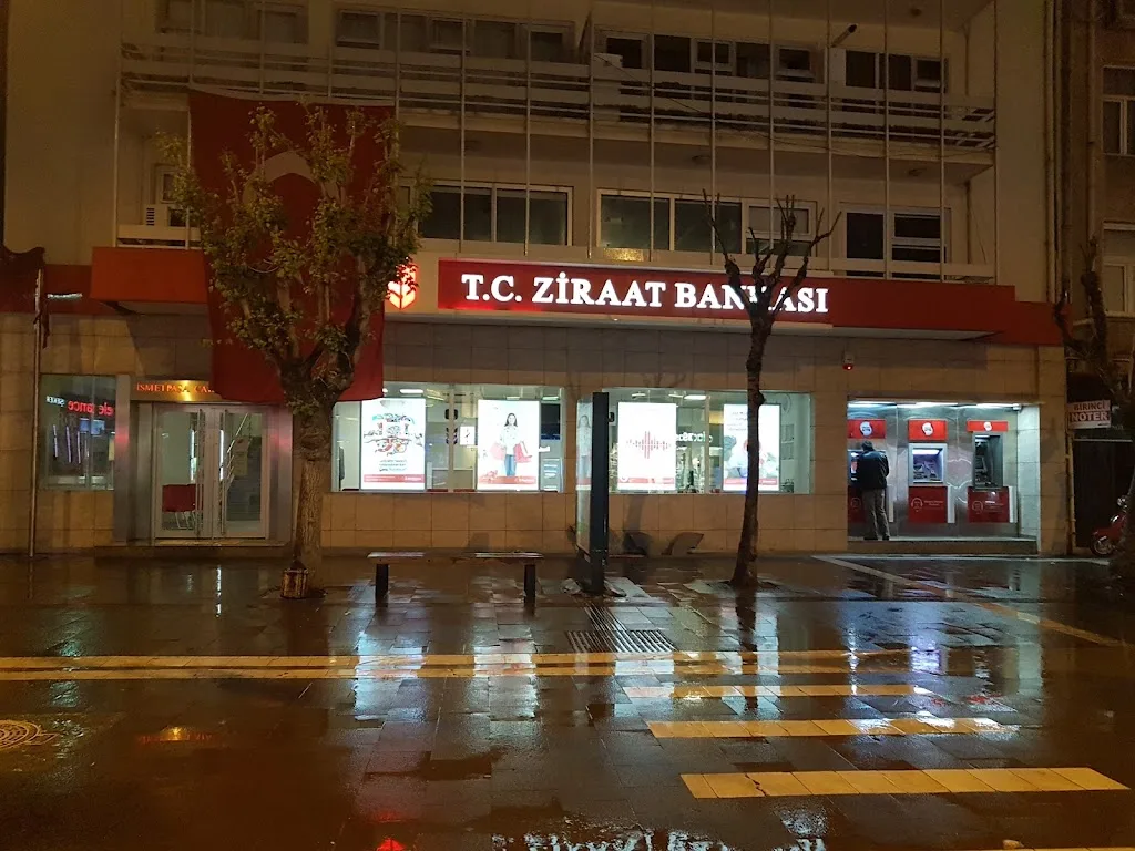 Ziraat Bankası Uşak Şubesi — Bankalar, Merkez · fotoğraf 1