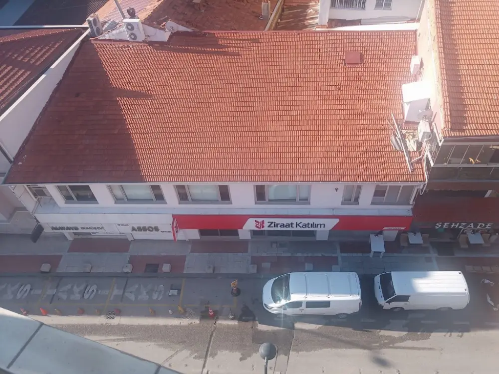 Ziraat Bankası Uşak Şubesi — Bankalar, Merkez · fotoğraf 2