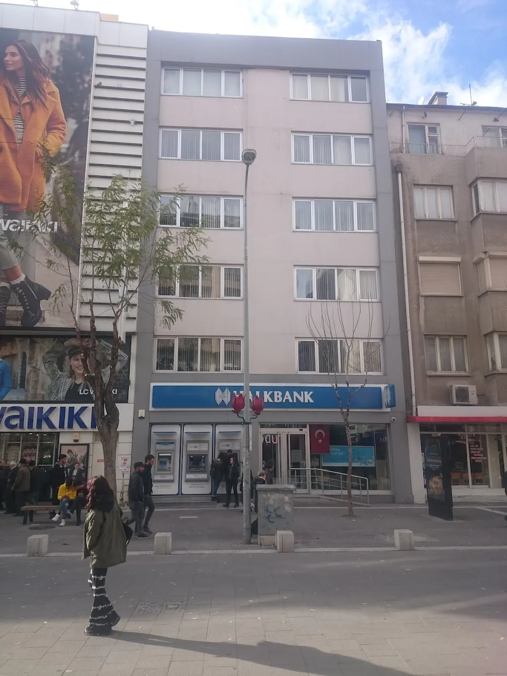 Halkbank Uşak Şubesi — Bankalar, Merkez · fotoğraf 1