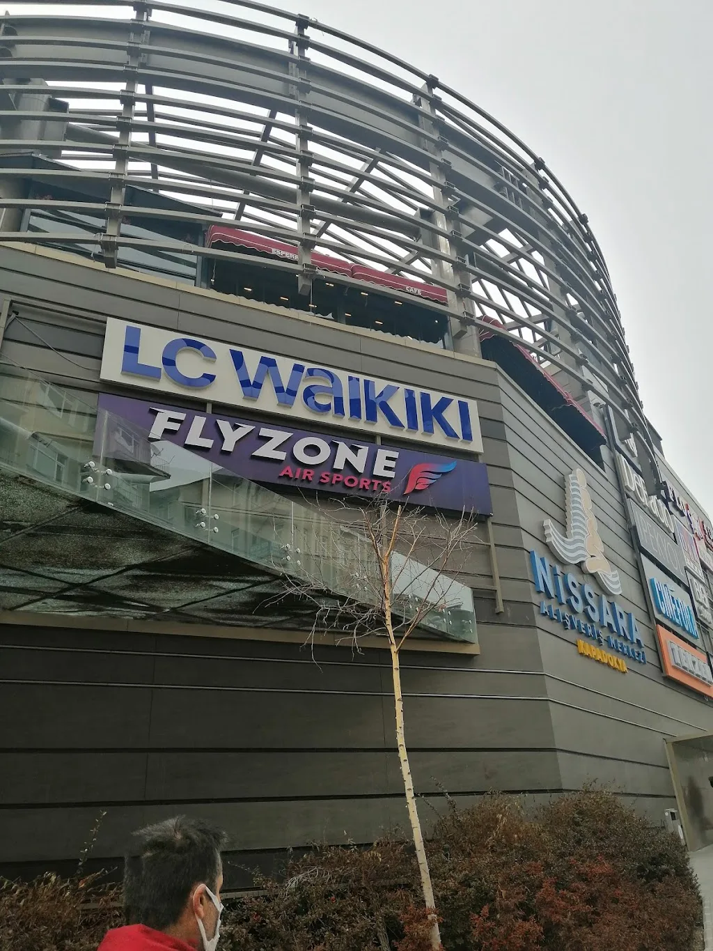 LC WAIKIKI — Kadın Giyim, Merkez · fotoğraf 1