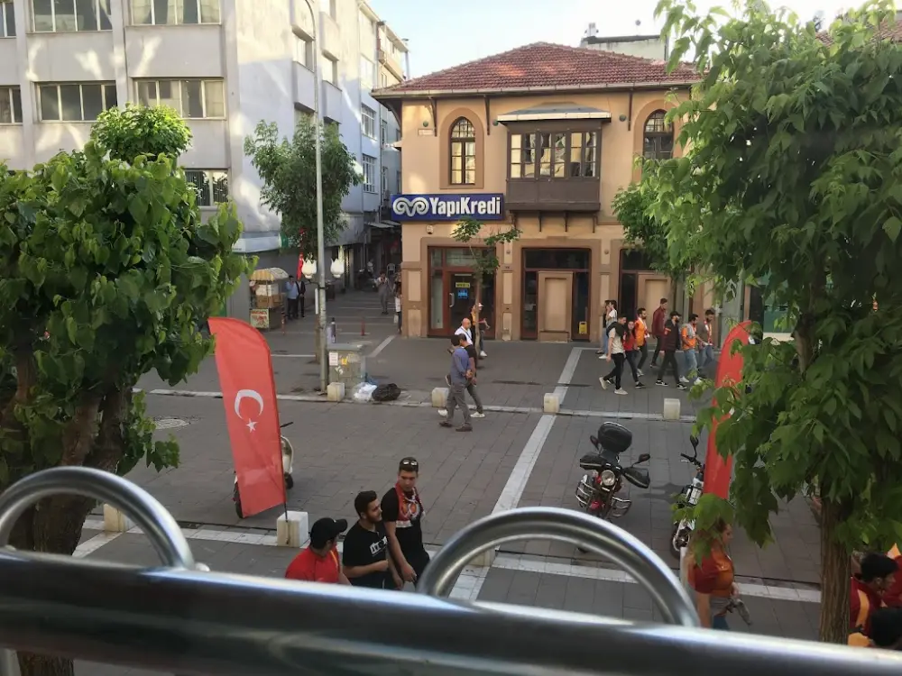 Yapı Kredi - Uşak Şubesi — Bankalar, Merkez · fotoğraf 4