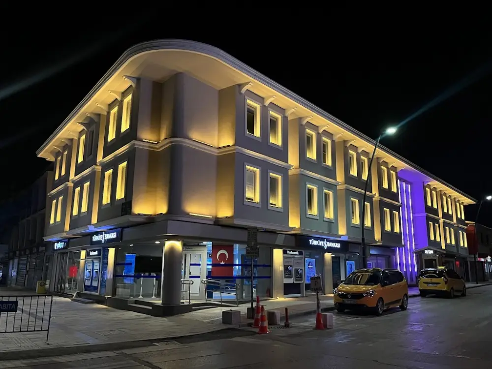 Türkiye İş Bankası Uşak Şubesi — Bankalar, Merkez · fotoğraf 2