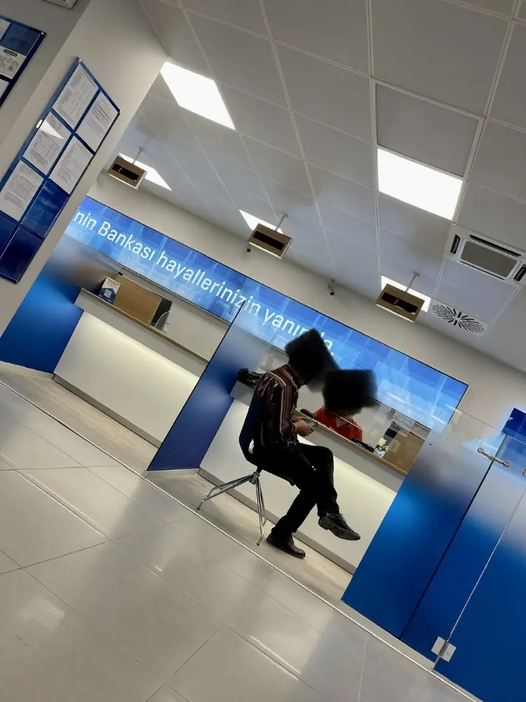 Türkiye İş Bankası Uşak Şubesi — Bankalar, Merkez · fotoğraf 3